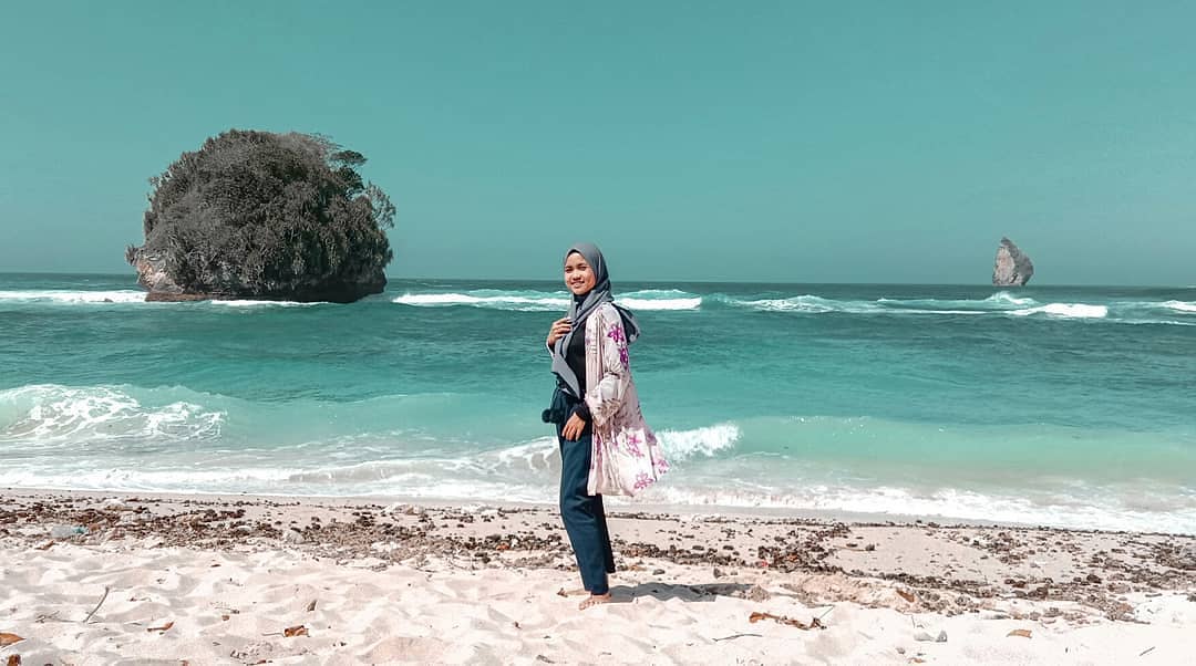 Pantai Watu Leter di Malang Buka Atau Tutup dan Berapa Harga Tiket Masuknya? 9 Pantai Watu Leter di Malang Buka Atau Tutup dan Berapa Harga Tiket Masuknya? 9
