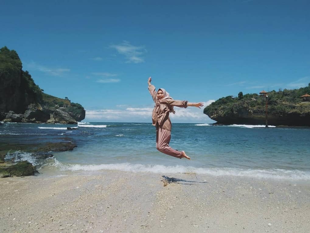 Keindahan Pantai Gesing Gunung Kidul Yogyakarta dan Berapa Harga Tiket Masuknya? 4