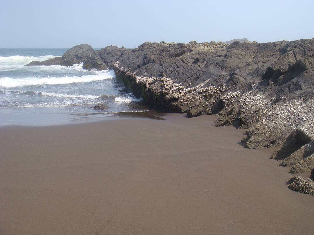 Potret Indahnya Lokasi Wisata Pantai Watu Ulo Terletak di Sumberrejo Kabupaten Jember Jawa Timur 3