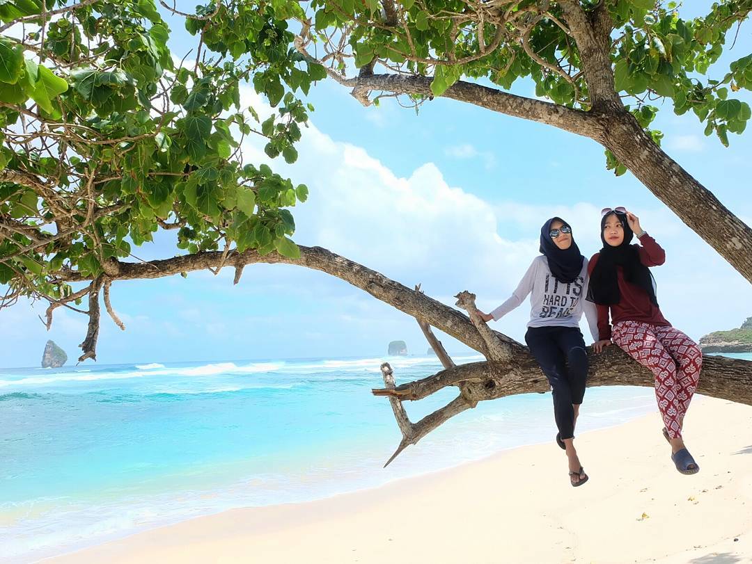 Pantai Watu Leter di Malang Buka Atau Tutup dan Berapa Harga Tiket Masuknya? 8 Pantai Watu Leter di Malang Buka Atau Tutup dan Berapa Harga Tiket Masuknya? 8