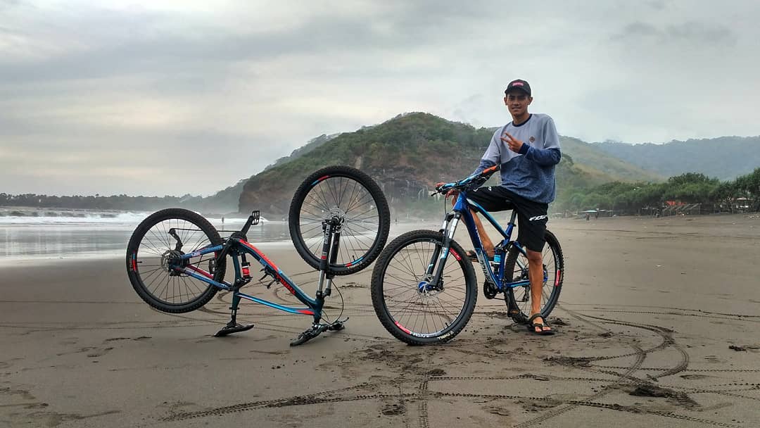 Potret Indahnya Lokasi Wisata Pantai Watu Ulo Terletak di Sumberrejo Kabupaten Jember Jawa Timur 7