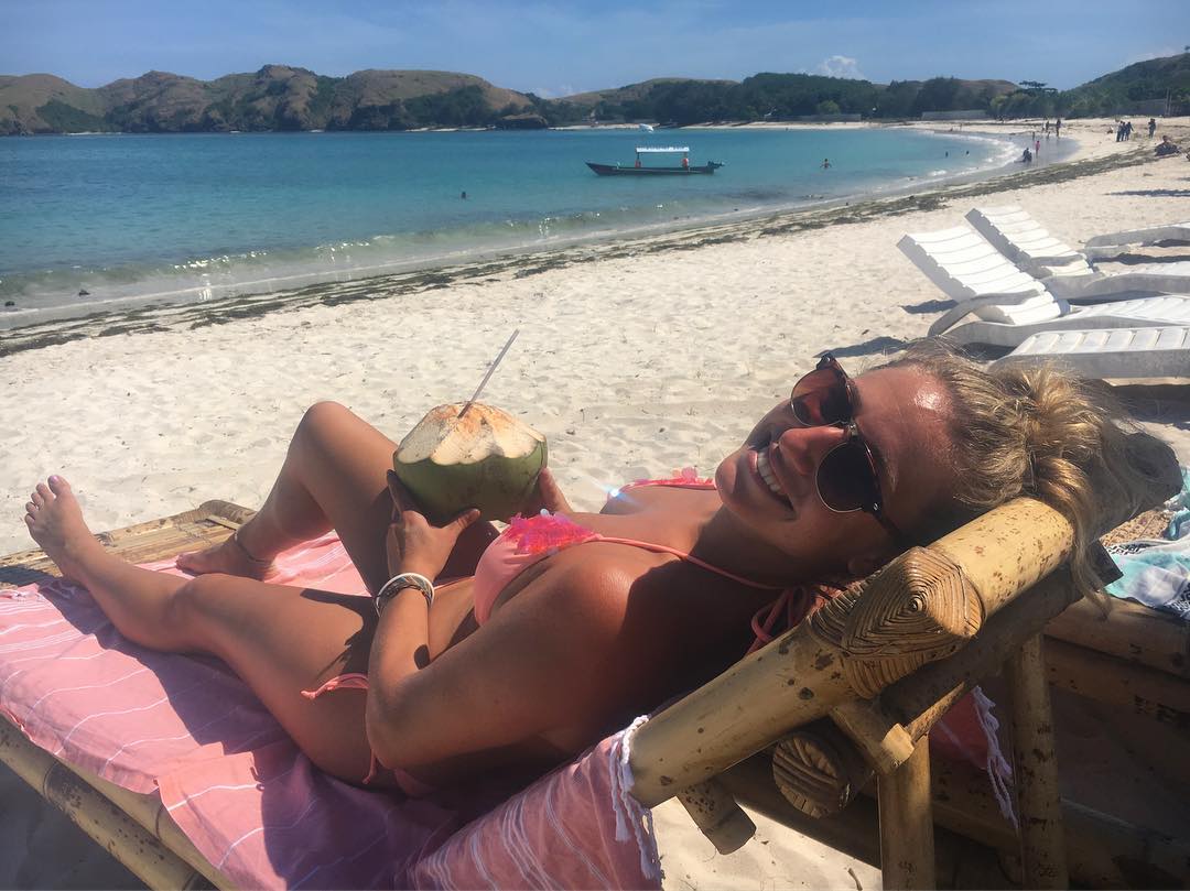 Keindahan dan Keunikan Pantai Tanjung Aan Lombok Tengah 6