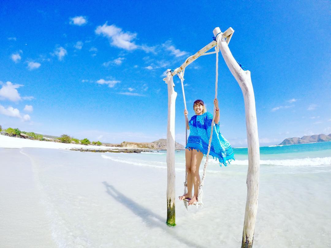 Keindahan dan Keunikan Pantai Tanjung Aan Lombok Tengah 4