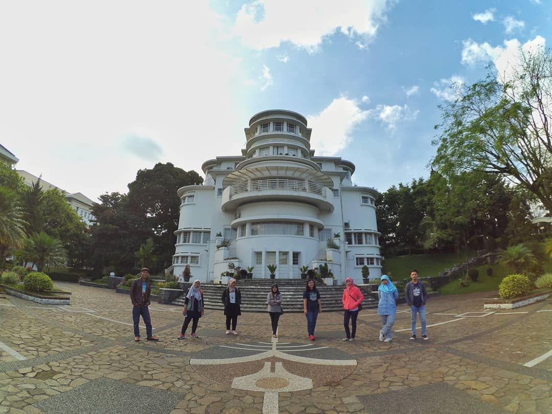 Villa Isola di Kawasan Pinggiran Utara Kota Bandung 8