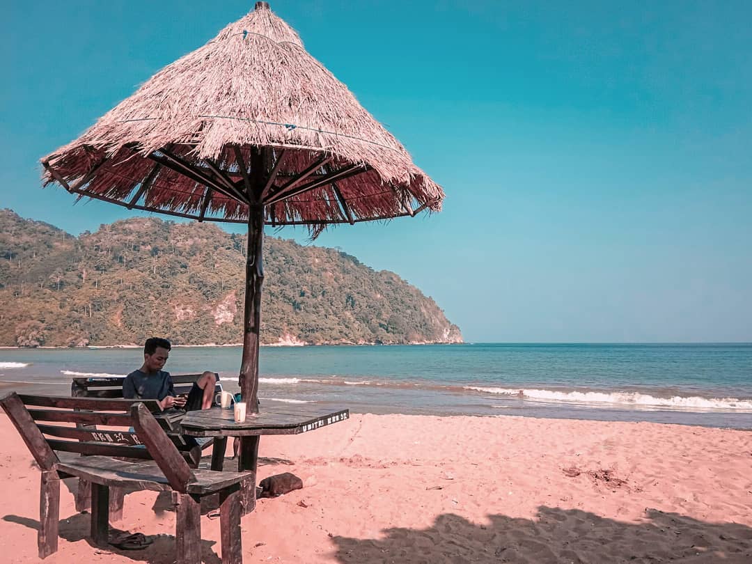 Potret Indahnya Pantai Sipelot Yang Terletak di Desa Pujiharjo Kecamatan Tirtoyudo Kabupaten Malang 1 Potret Indahnya Pantai Sipelot Yang Terletak di Desa Pujiharjo Kecamatan Tirtoyudo Kabupaten Malang 1