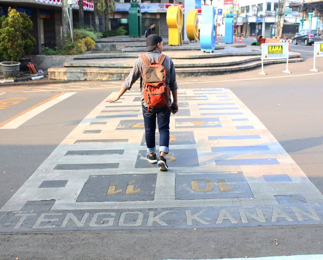 Jalan Braga Kota Bandung Bagus Saat Malam Hari 6
