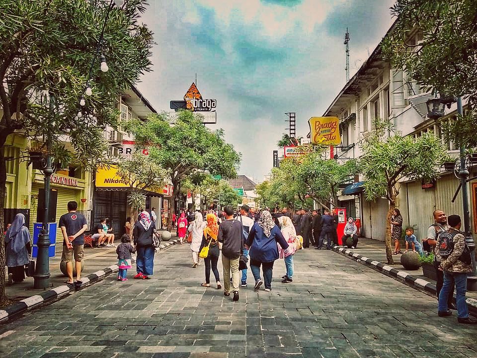 Jalan Braga Kota Bandung Bagus Saat Malam Hari 5