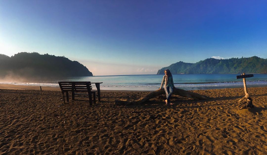 Potret Indahnya Pantai Sipelot Yang Terletak di Desa Pujiharjo Kecamatan Tirtoyudo Kabupaten Malang 2 Potret Indahnya Pantai Sipelot Yang Terletak di Desa Pujiharjo Kecamatan Tirtoyudo Kabupaten Malang 2