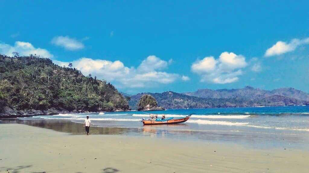 Pantai Bolu Bolu Malang Bisa Snorkeling? 8 Pantai Bolu Bolu Malang Bisa Snorkeling? 8
