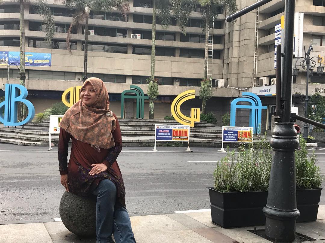 Jalan Braga Kota Bandung Bagus Saat Malam Hari 3