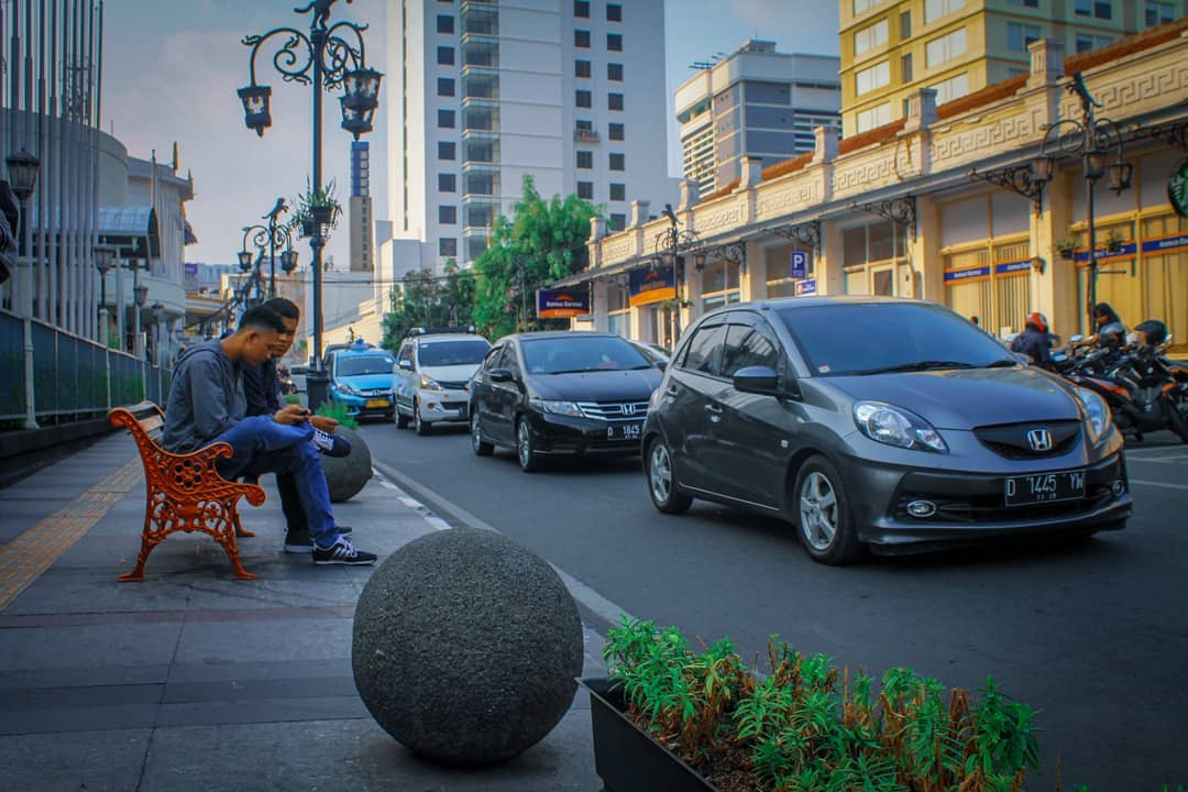 Jalan Braga Kota Bandung Bagus Saat Malam Hari 7
