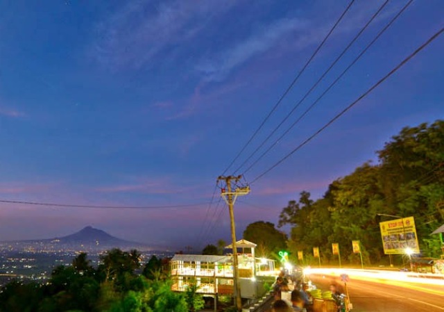 Bukit Bintang, Menikmati Cantiknya Jogja di Malam Hari 7