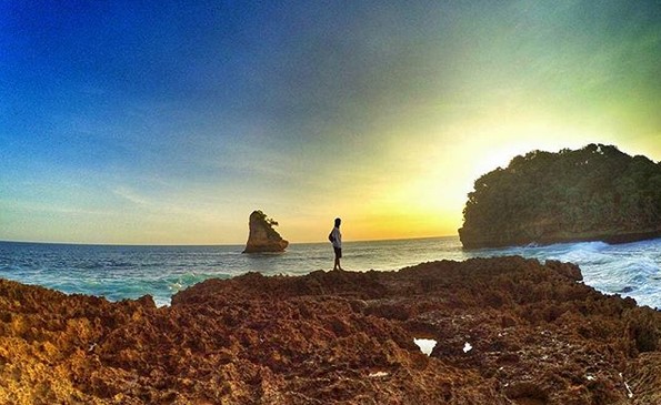 Keindahan Pantai Ngliyep Kecamatan Donomulyo Kabupaten Malang dan Berapa Harga Tiket Masuknya? 6