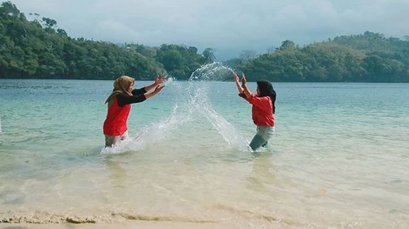 Berburu Ikan Berukuran Jumbo dan Potret Indahnya Pantai Sendang Biru di Malang 4