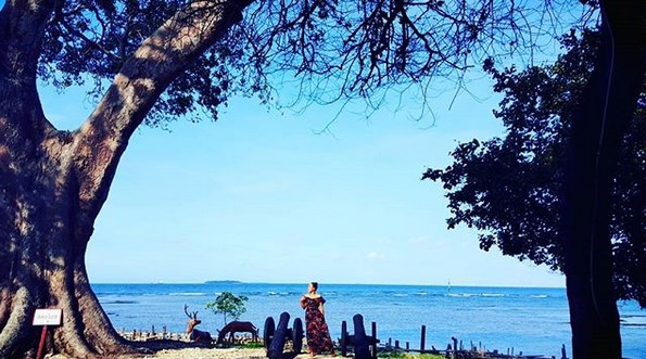 Mau Foto Prewedding Atau Bulan Madu? Ke Pulau Bidadari Saja 1 Mau Foto Prewedding Atau Bulan Madu? Ke Pulau Bidadari Saja 1