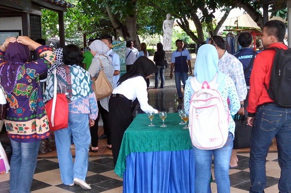 Mau Foto Prewedding Atau Bulan Madu? Ke Pulau Bidadari Saja 8 Mau Foto Prewedding Atau Bulan Madu? Ke Pulau Bidadari Saja 8