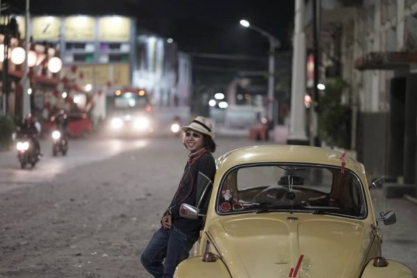 Area parkir dan suasana malam di Kota Lama Semarang