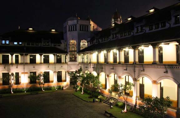 Lawang Sewu, Bangunan Paling Angker Kedua di Asia. Berani Coba? 7 Lawang Sewu, Bangunan Paling Angker Kedua di Asia. Berani Coba? 7