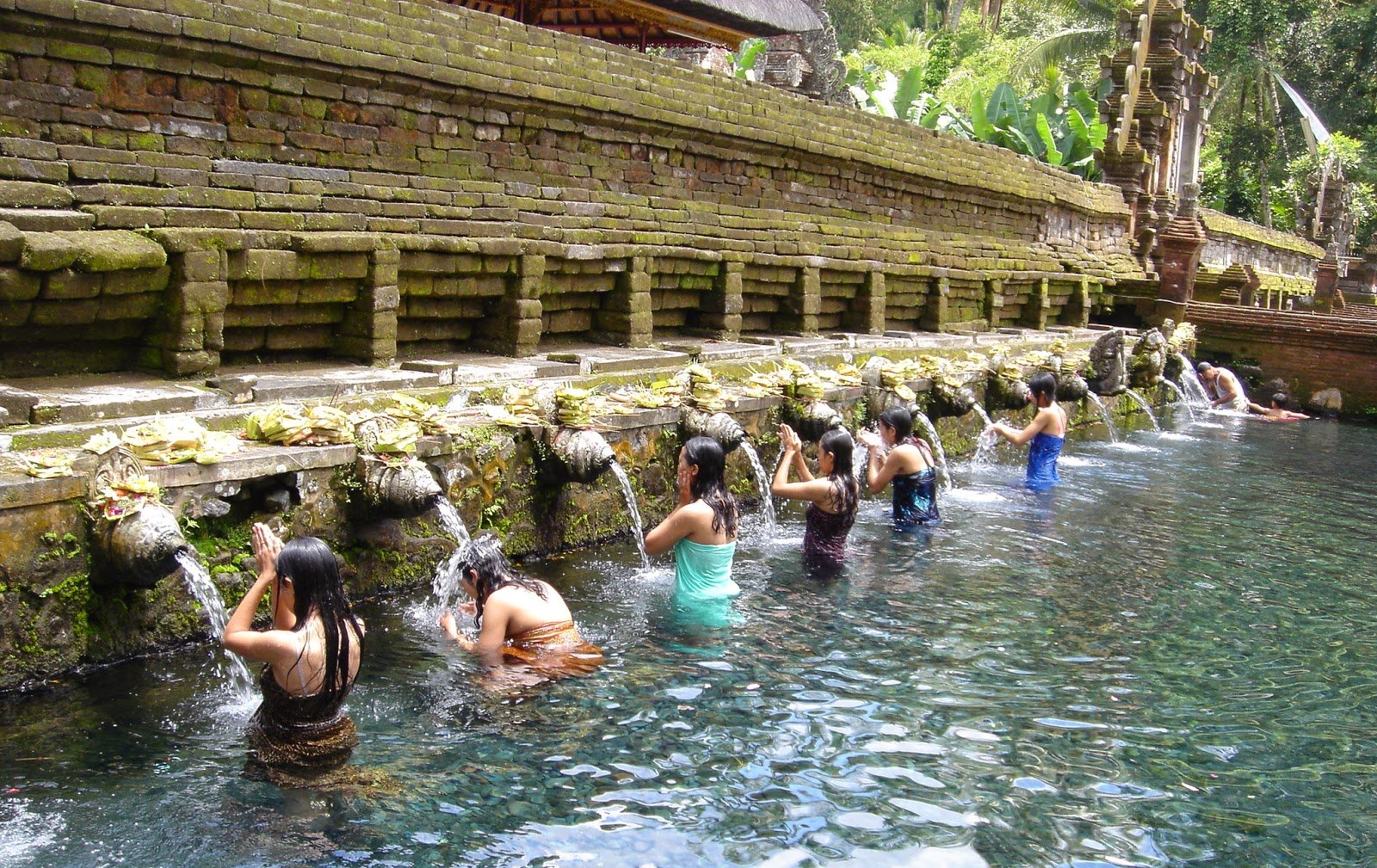 Pura Tirta Empul Tampak Siring Bali 2 Pura Tirta Empul Tampak Siring Bali 1