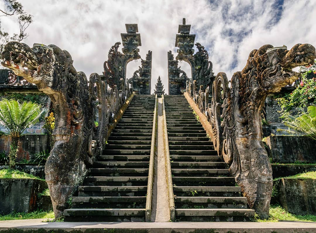Obyek Wisata Pura Besakih Bali 9