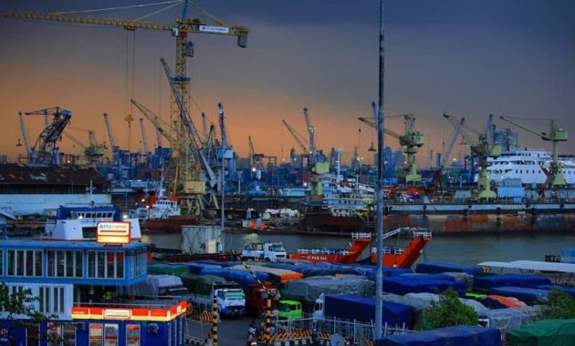 Pelabuhan Tanjung Perak 3