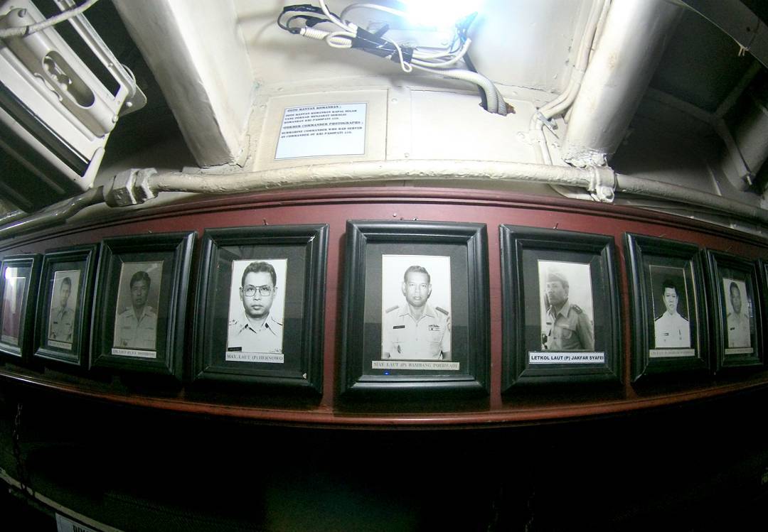 Monumen Kapal Selam Surabaya 5 Monumen Kapal Selam Surabaya 5