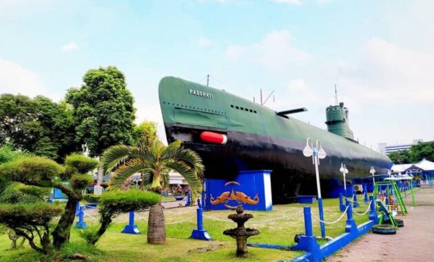 Monumen Kapal Selam Surabaya 1