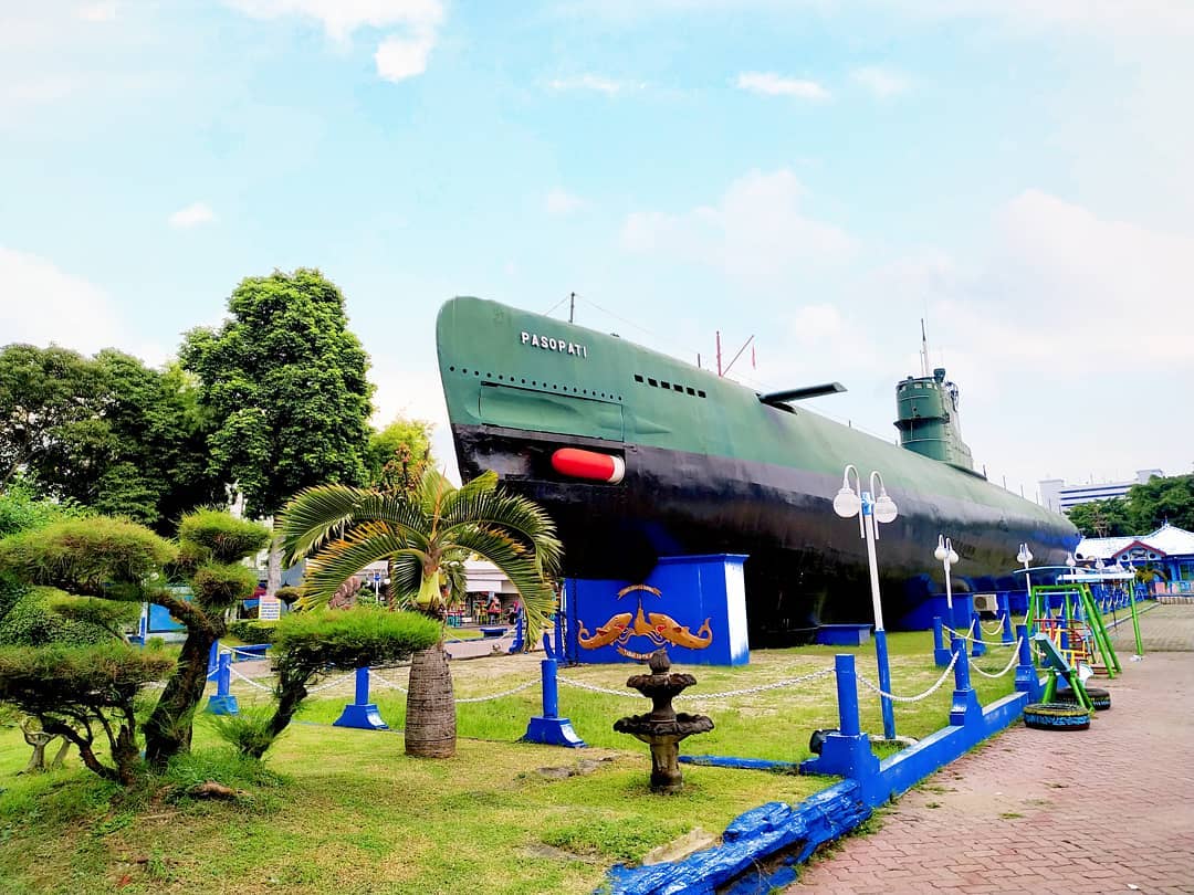 Monumen Kapal Selam Surabaya 10 Monumen Kapal Selam Surabaya 10