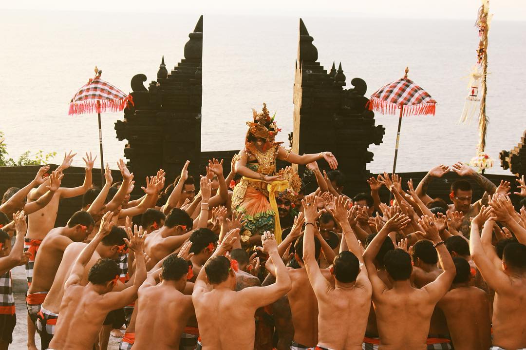 Sejarah Singkat Tari Kecak Bali 10