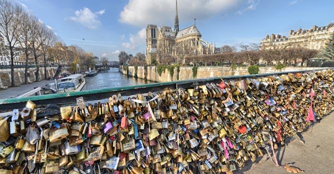 Deretan Gembok Cinta di Indonesia dan Dunia 10 Deretan Gembok Cinta di Indonesia dan Dunia 10
