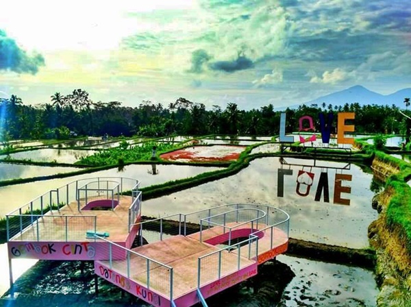 Deretan Gembok Cinta di Indonesia dan Dunia 2 Deretan Gembok Cinta di Indonesia dan Dunia 2