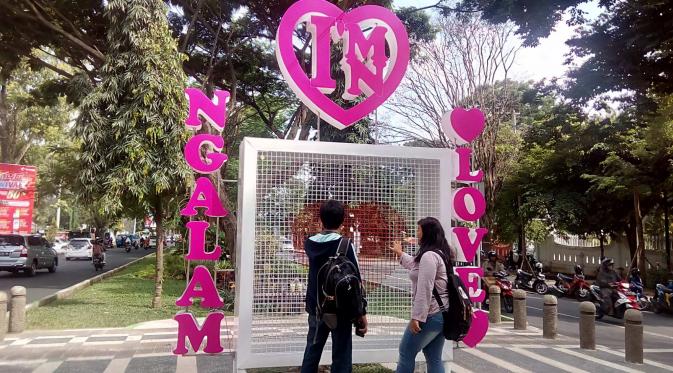 Deretan Gembok Cinta di Indonesia dan Dunia 9 Deretan Gembok Cinta di Indonesia dan Dunia 9