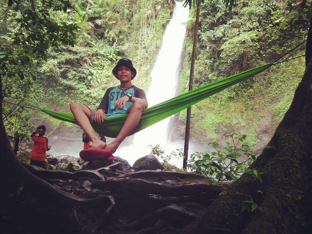Curug Sawer Sukabumi, Jembatan Gantungnya Jadi Spot Foto Favorit 10 Curug Sawer Sukabumi, Jembatan Gantungnya Jadi Spot Foto Favorit 10