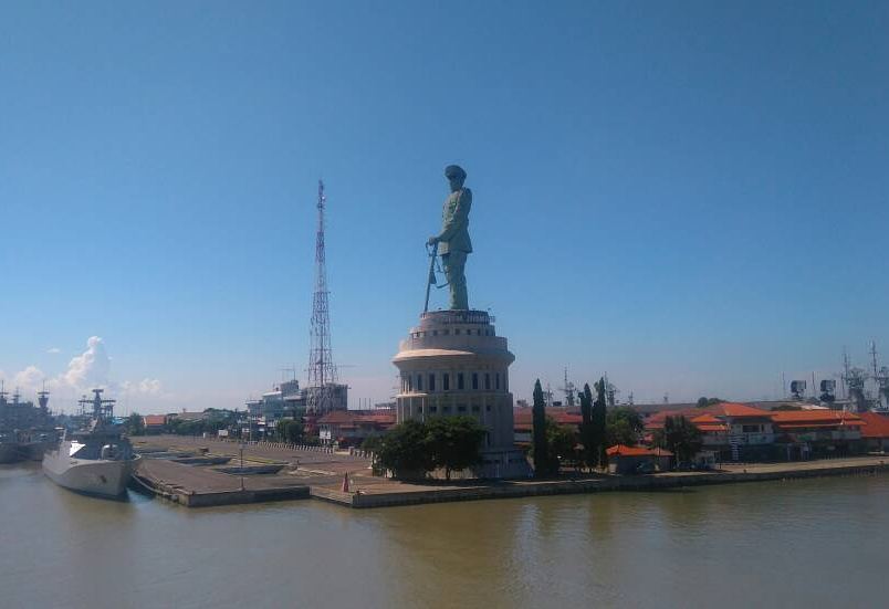 Monumen Jalesveva Jayamahe Surabaya 2 Monumen Jalesveva Jayamahe Surabaya 2
