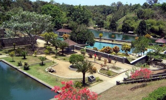 Taman Narmada di Lombok Barat 6