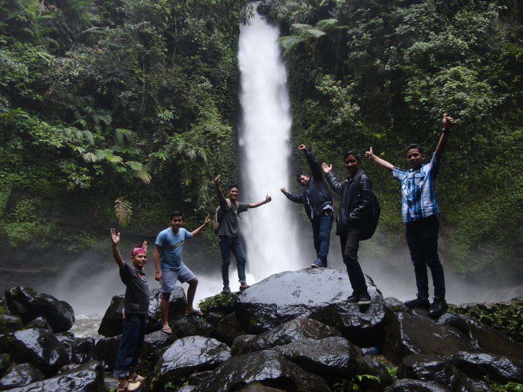 Curug Sawer Sukabumi, Jembatan Gantungnya Jadi Spot Foto Favorit 8 Curug Sawer Sukabumi, Jembatan Gantungnya Jadi Spot Foto Favorit 8