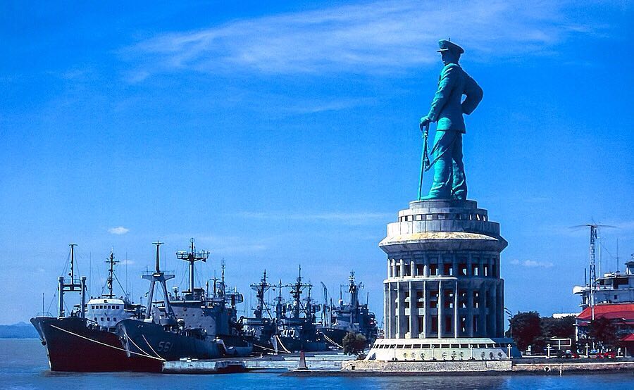 Monumen Jalesveva Jayamahe Surabaya 7 Monumen Jalesveva Jayamahe Surabaya 7