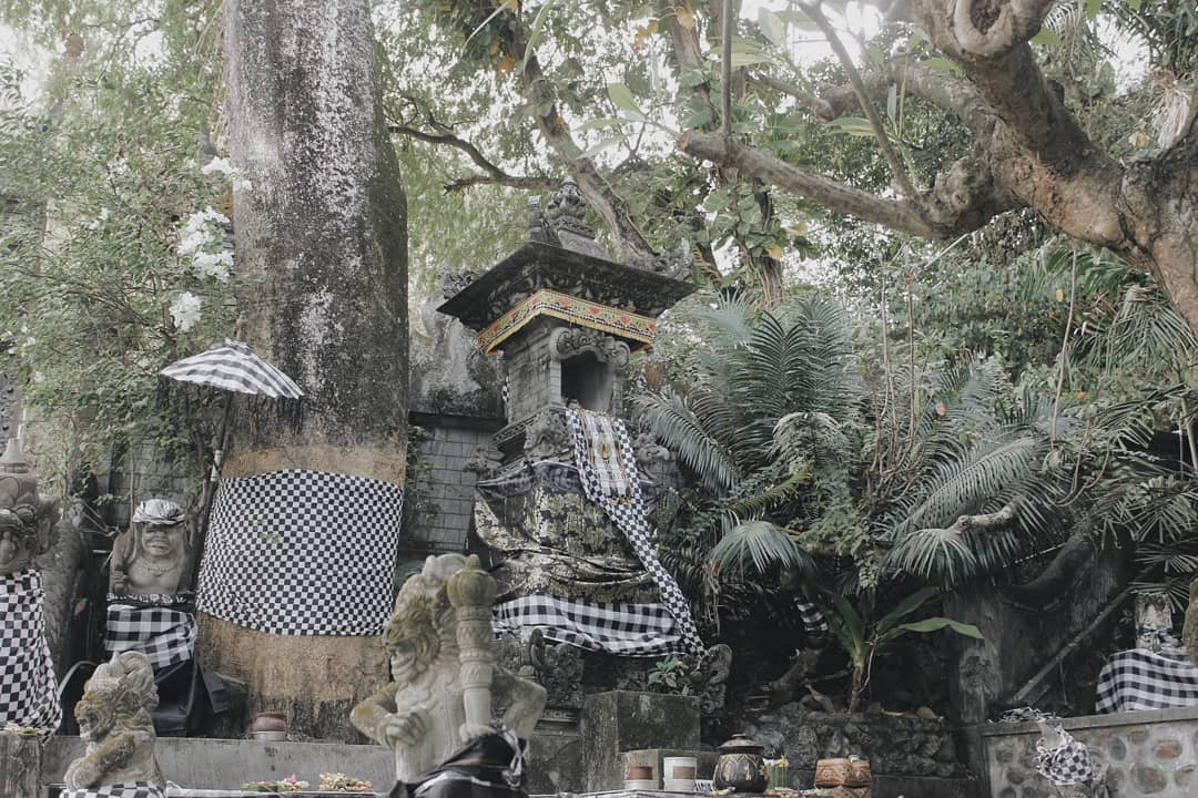 Pura Batu Bolong di Lombok 9