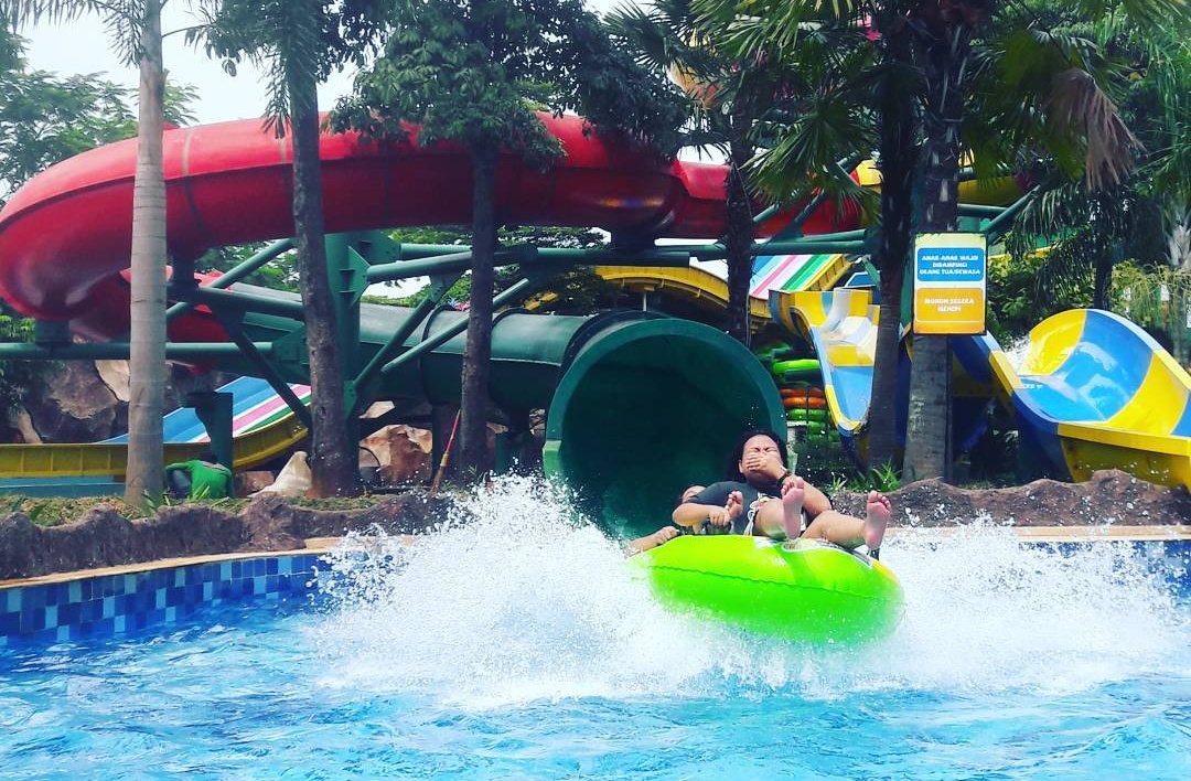 Transera Waterpark Harapan Indah 4