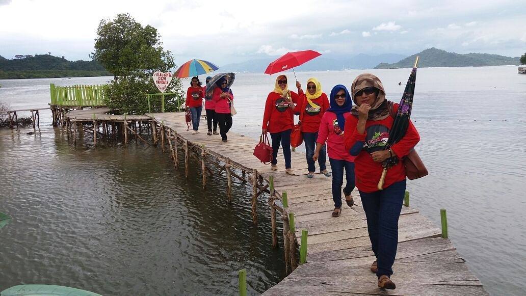 Potret Indahnya Pantai Dewi Mandapa di Pesawaran Lampung dan Berapa Harga Tiket Masuknya? 7