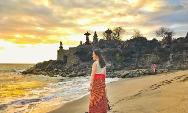 Pura Batu Bolong di Lombok 2 Pura Batu Bolong di Lombok 2