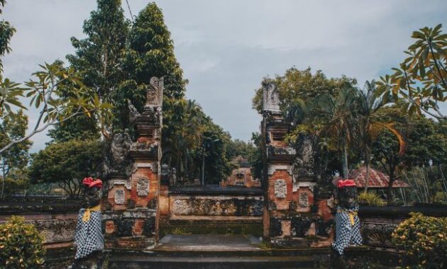 Keunikan Pura Lingsar 4 Keunikan Pura Lingsar 3