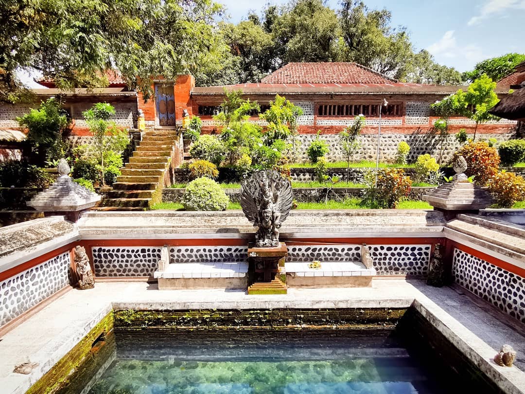 Keunikan Pura Lingsar 3 Keunikan Pura Lingsar 3