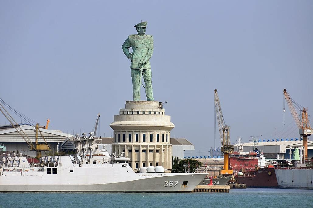 Monumen Jalesveva Jayamahe Surabaya 3 Monumen Jalesveva Jayamahe Surabaya 3