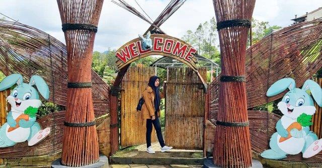 Rumah Hobbit Malang Buka Jam Berapa? 1