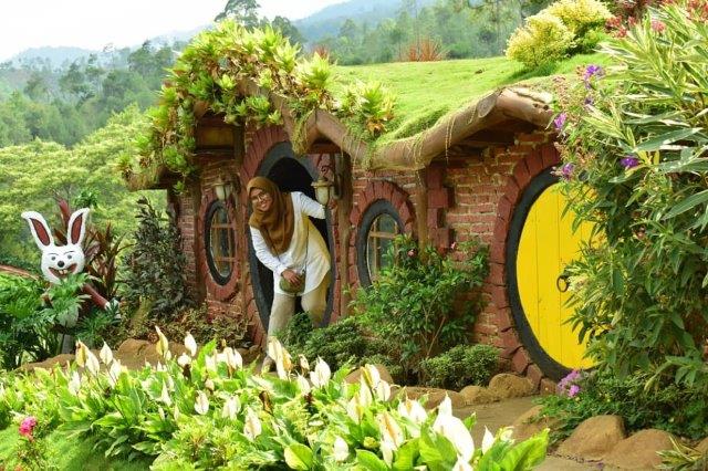 Rumah Hobbit Malang Buka Jam Berapa? 3