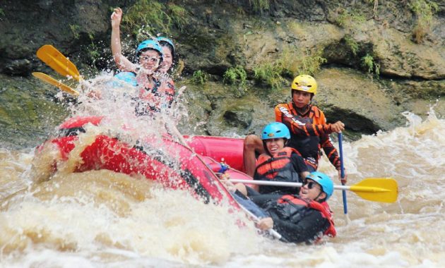 Arung Jeram di Sungai Citatih 1 Arung Jeram di Sungai Citatih 1