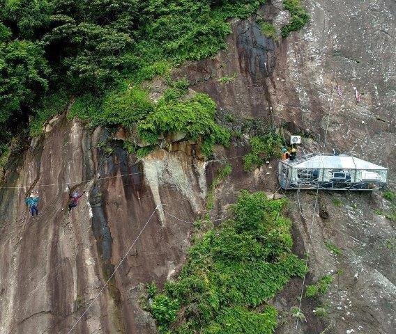 Eksotisnya Hotel Gantung Tebing Parang Purwakarta dan Berapa Harga Penginapannya? 3