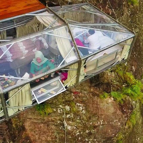 Eksotisnya Hotel Gantung Tebing Parang Purwakarta dan Berapa Harga Penginapannya? 4