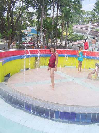 Kolam Renang Apita Waterboom Cirebon 1